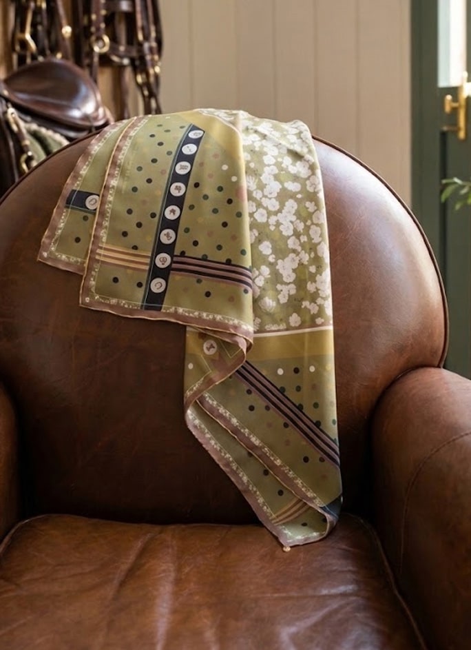 FOULARD - Carré de soie 70 - Passion Equestre kaki – Image 2